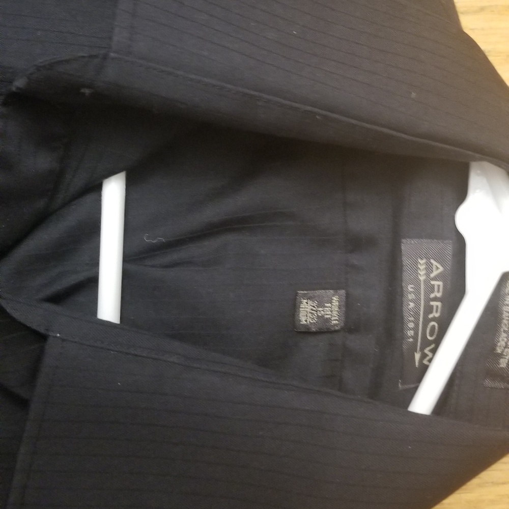 Button down - Picture 3 of 3